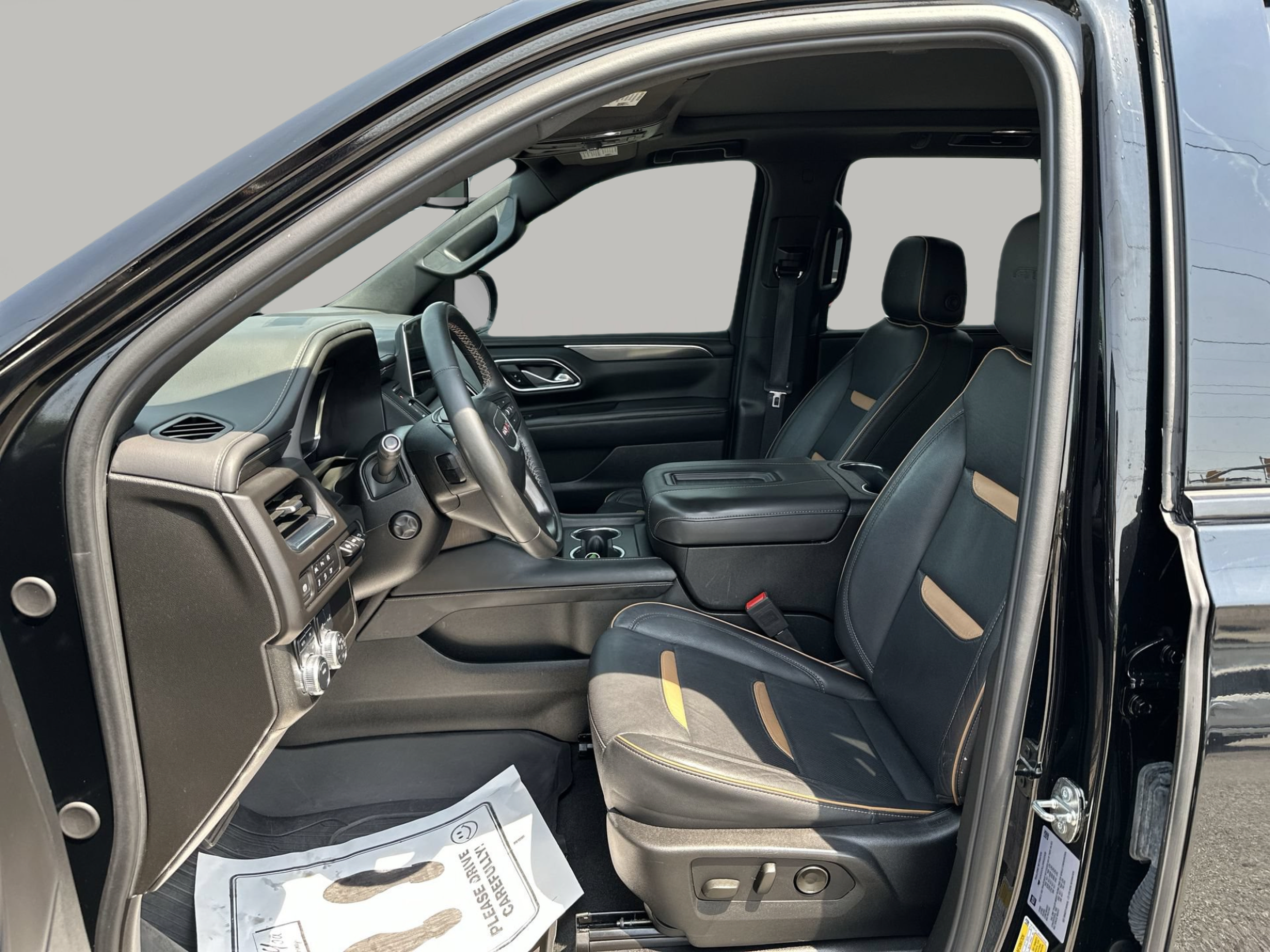 Used 2024 GMC Yukon AT4 w/ Technology Package AWD/4WD image 13