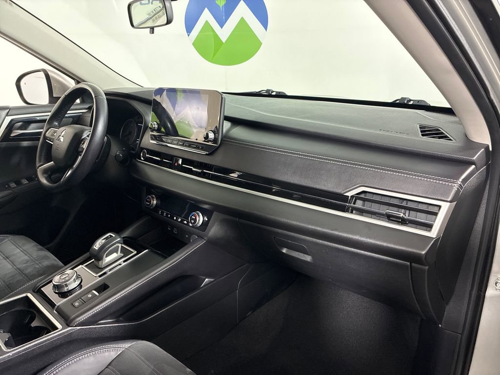 Used 2022 Mitsubishi Outlander SE image 30