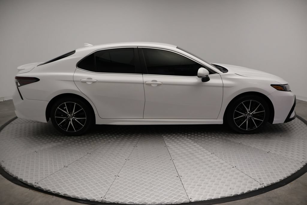 Used 2023 Toyota Camry SE FWD image 7