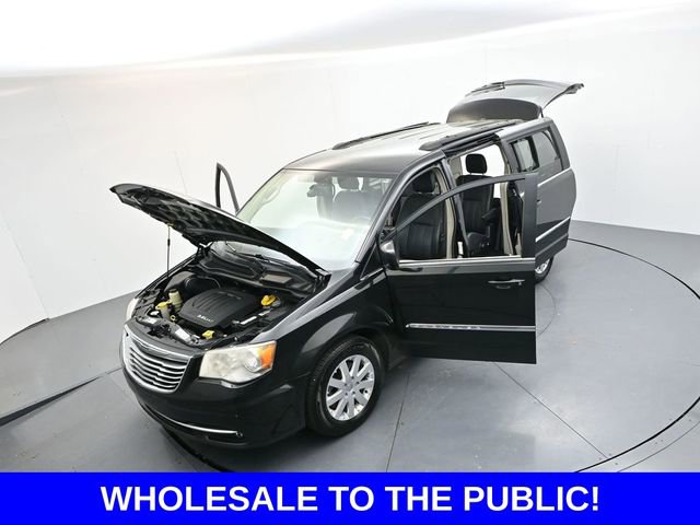 Used 2014 Chrysler Town & Country Touring image 36
