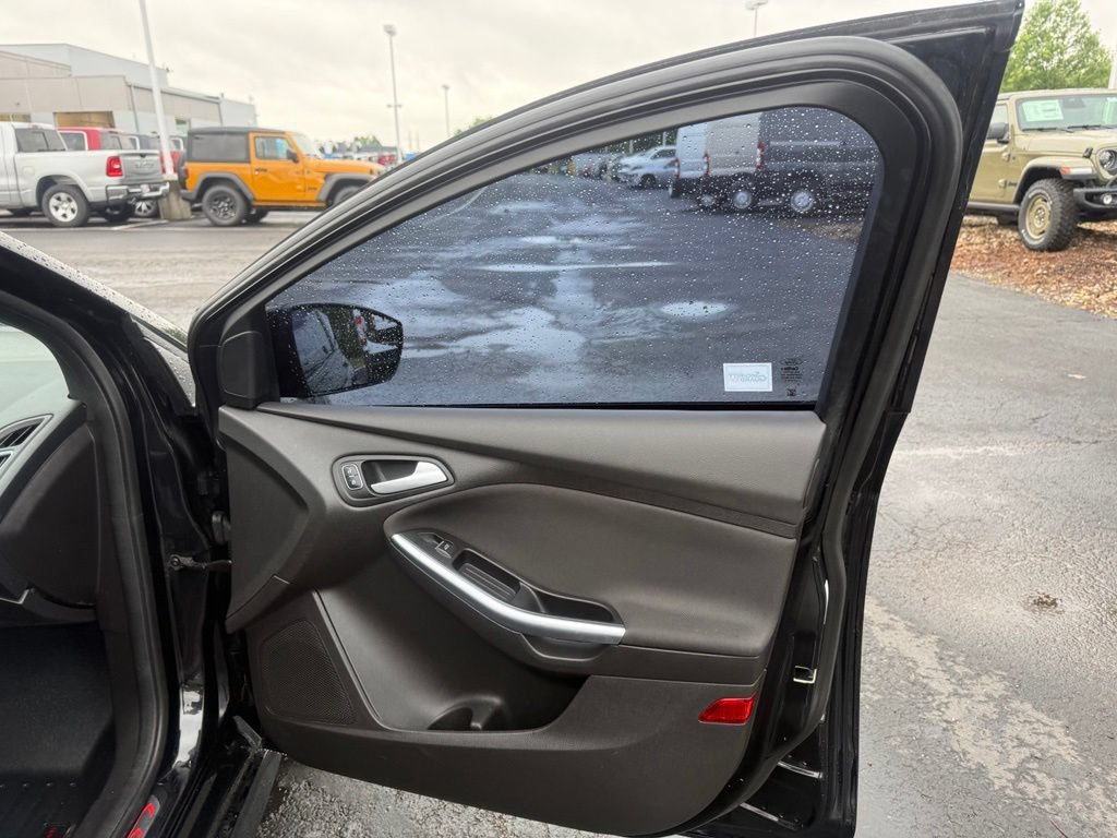 Used 2017 Ford Focus ST w/ Equipment Group 401A FWD image 50
