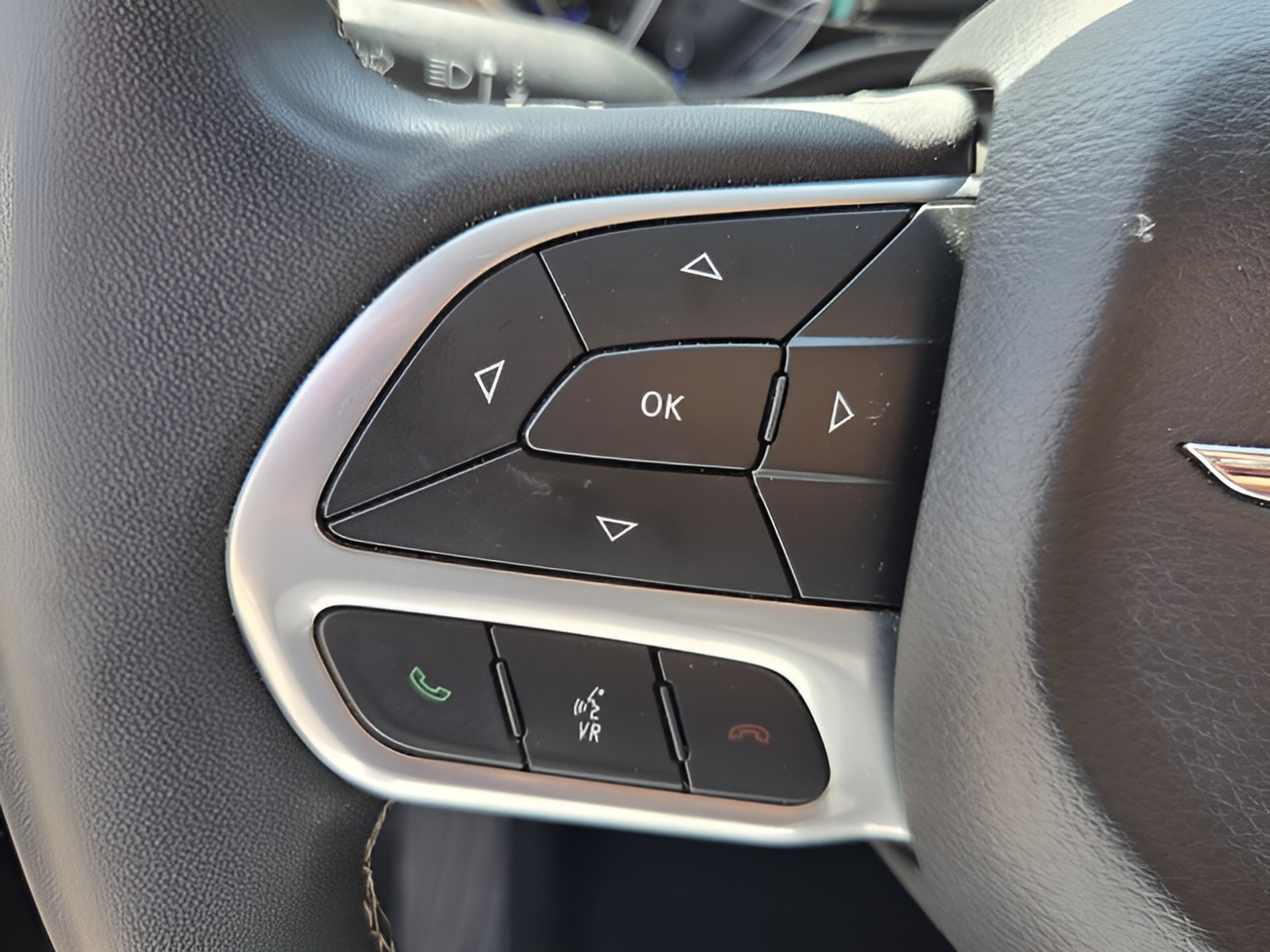 Used 2023 Chrysler Pacifica Touring-L FWD image 27
