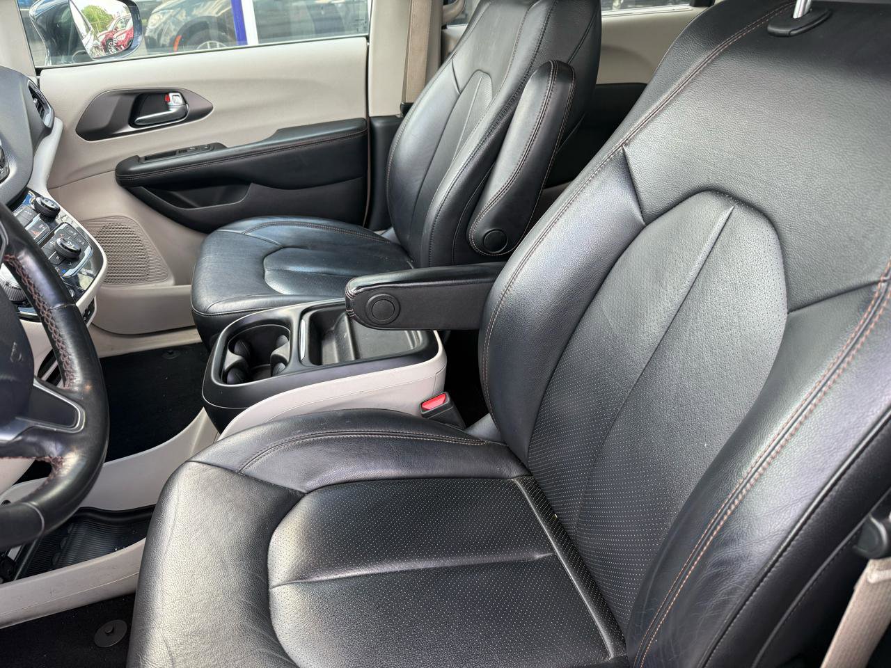 Used 2020 Chrysler Pacifica Touring-L image 13