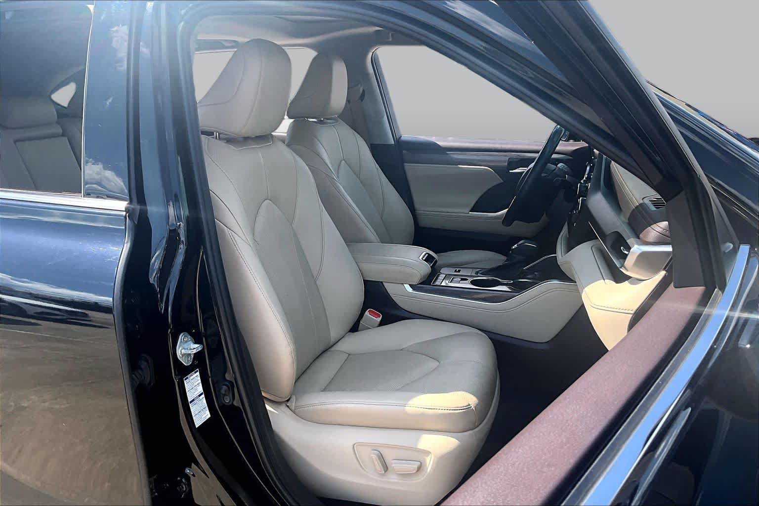 Used 2021 Toyota Highlander Limited AWD/4WD image 9