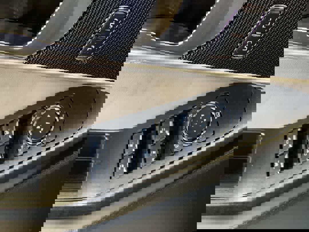 Used 2020 Ford Explorer XLT w/ Equipment Group 202A AWD/4WD image 16