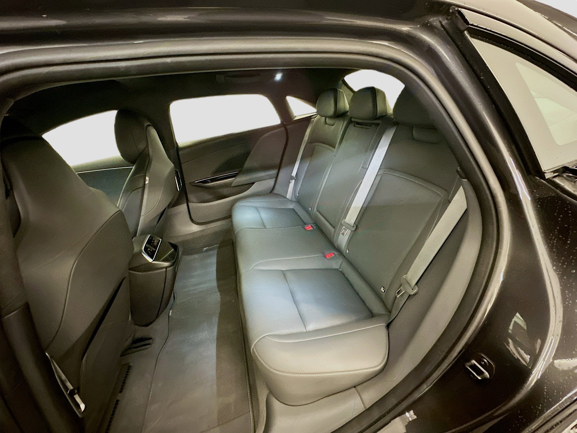 Used 2024 Lucid Air Touring AWD/4WD image 29