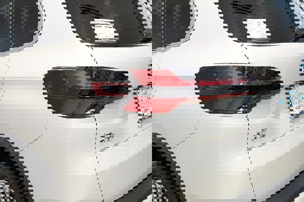 New 2026 BMW X5 xDrive50e image 9