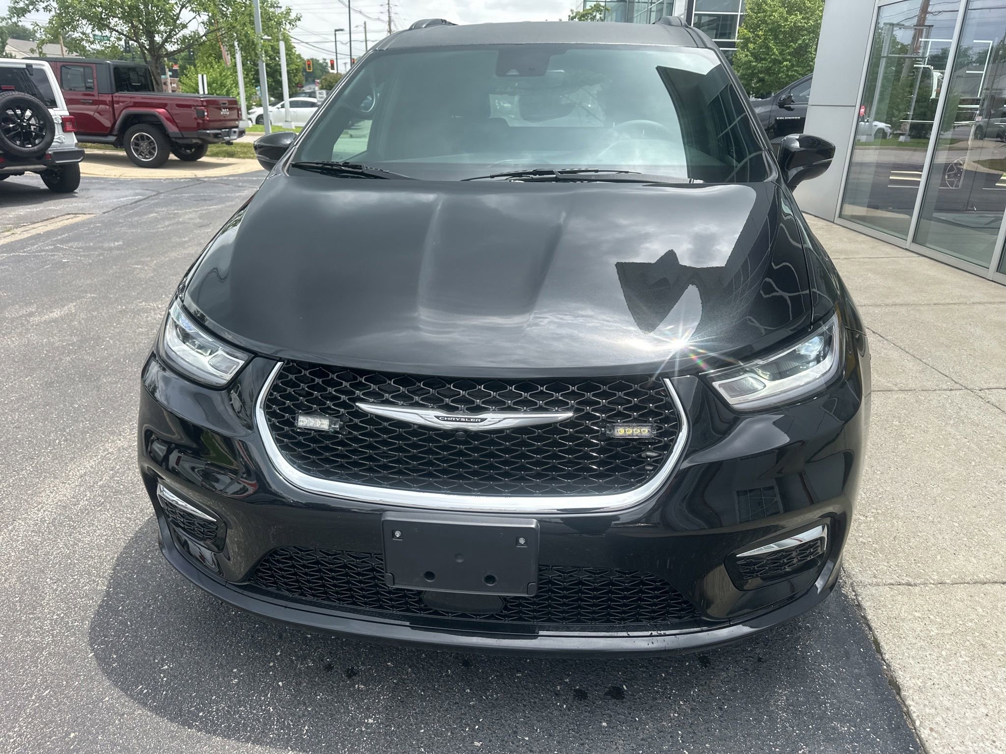 Used 2022 Chrysler Pacifica Touring FWD image 7