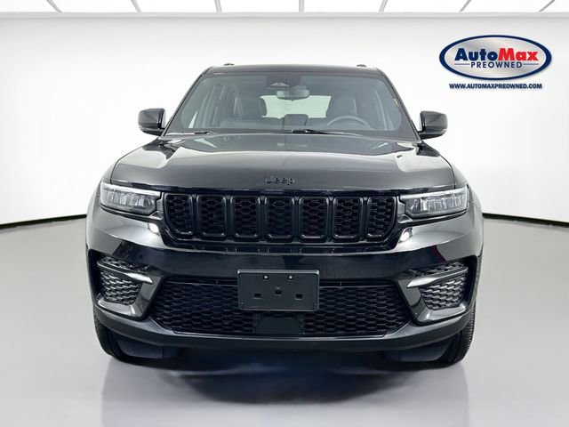 Used 2023 Jeep Grand Cherokee Altitude AWD/4WD image 7