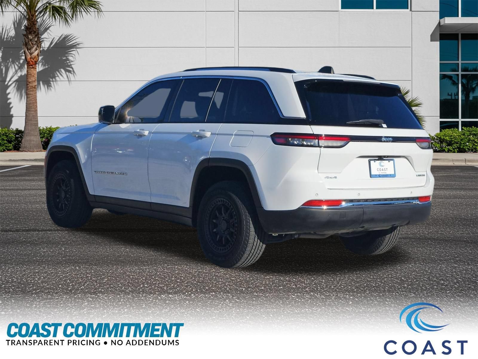 Used 2023 Jeep Grand Cherokee Laredo AWD/4WD image 8