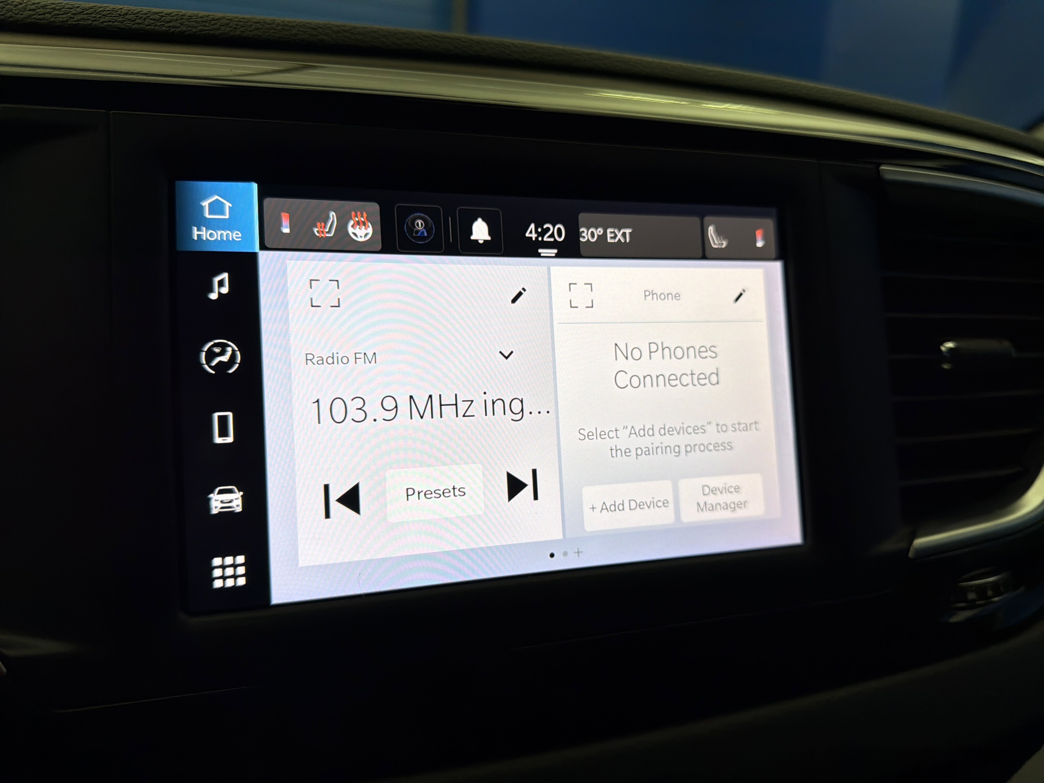 Used 2023 Chrysler Voyager LX image 19