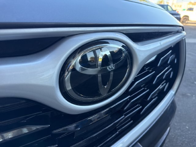 Used 2024 Toyota Highlander LE AWD/4WD image 36