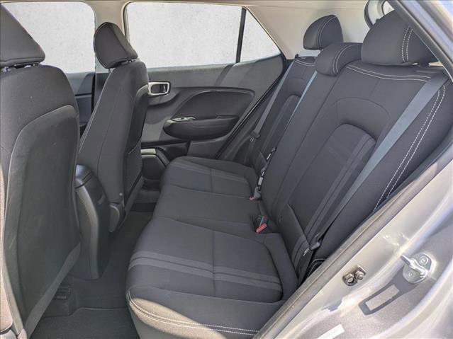 Used 2023 Hyundai Venue SEL FWD image 17