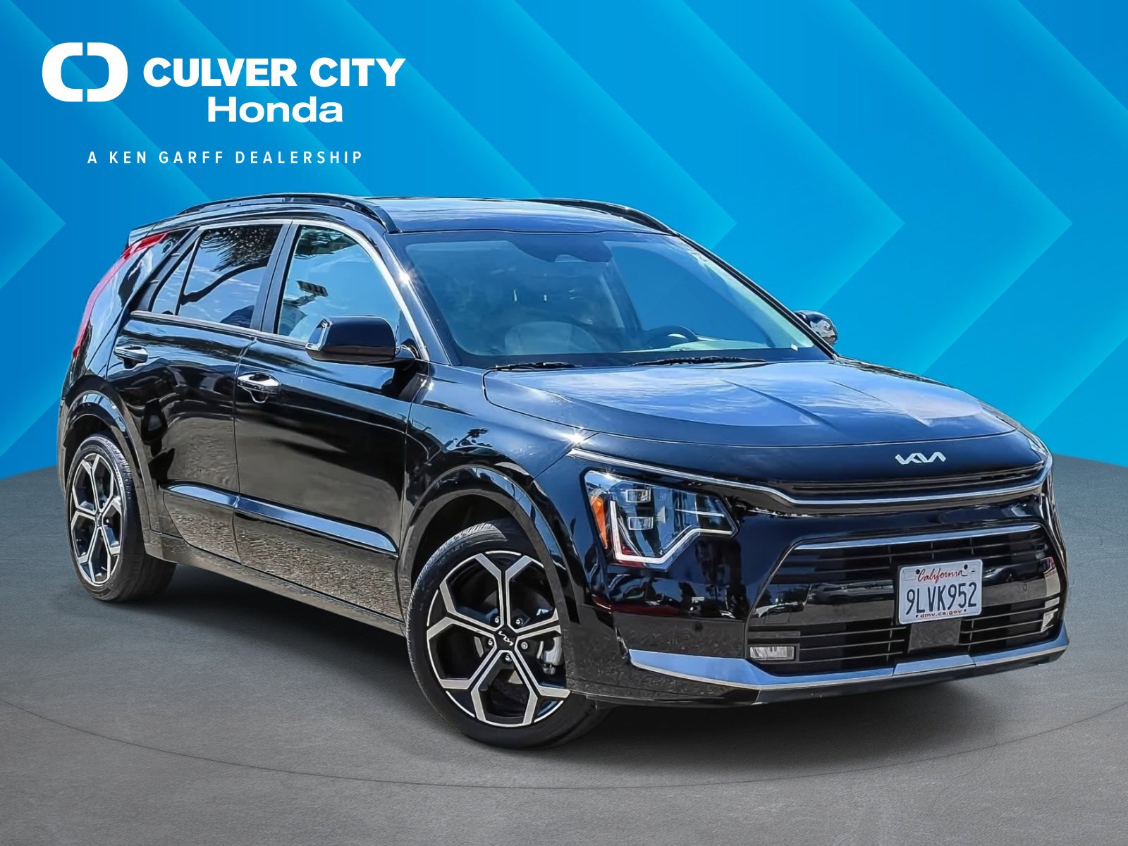 Used 2023 Kia Niro SX Touring