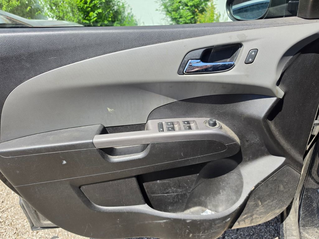 Used 2019 Chevrolet Sonic Premier FWD image 5