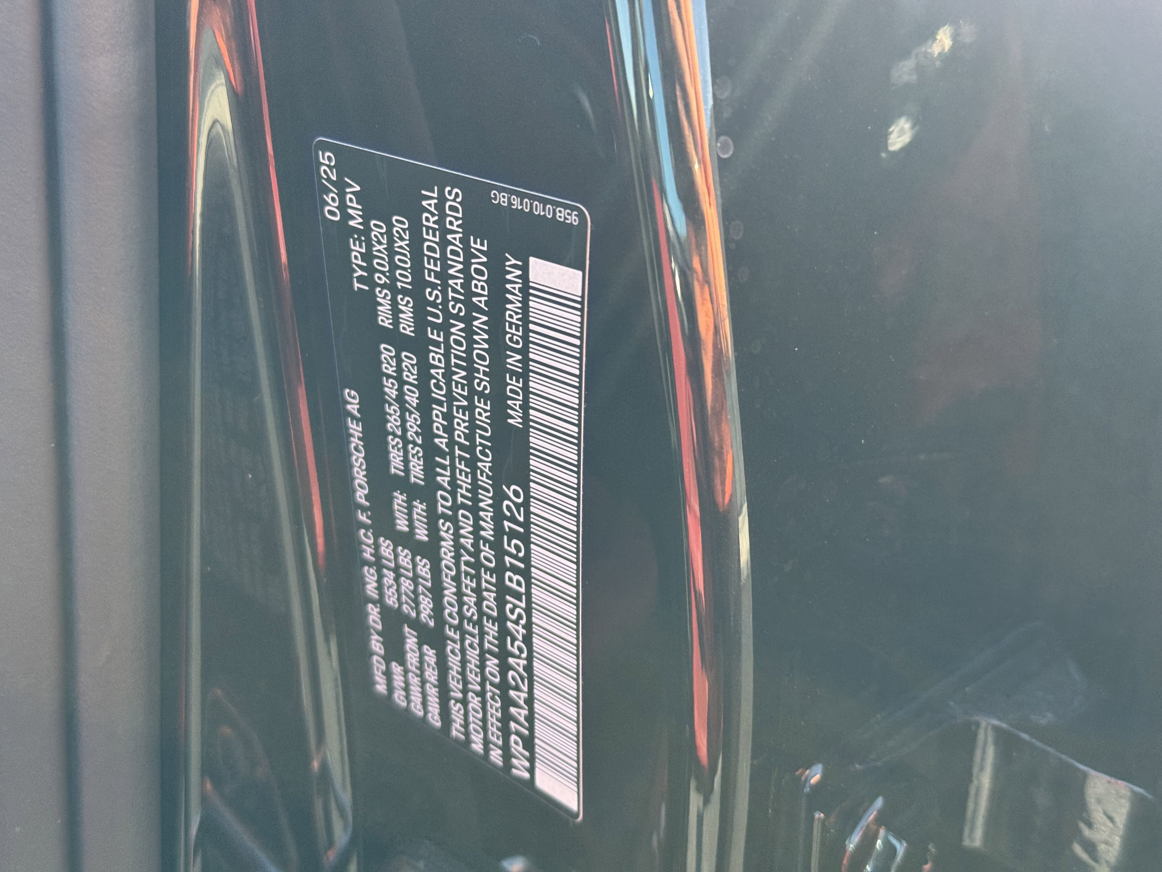 New 2025 Porsche Macan image 38