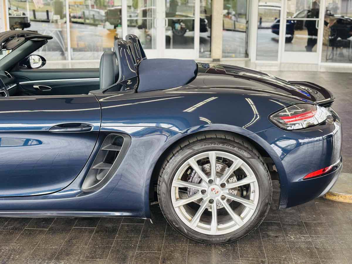 Used 2019 Porsche 718 Boxster RWD image 15