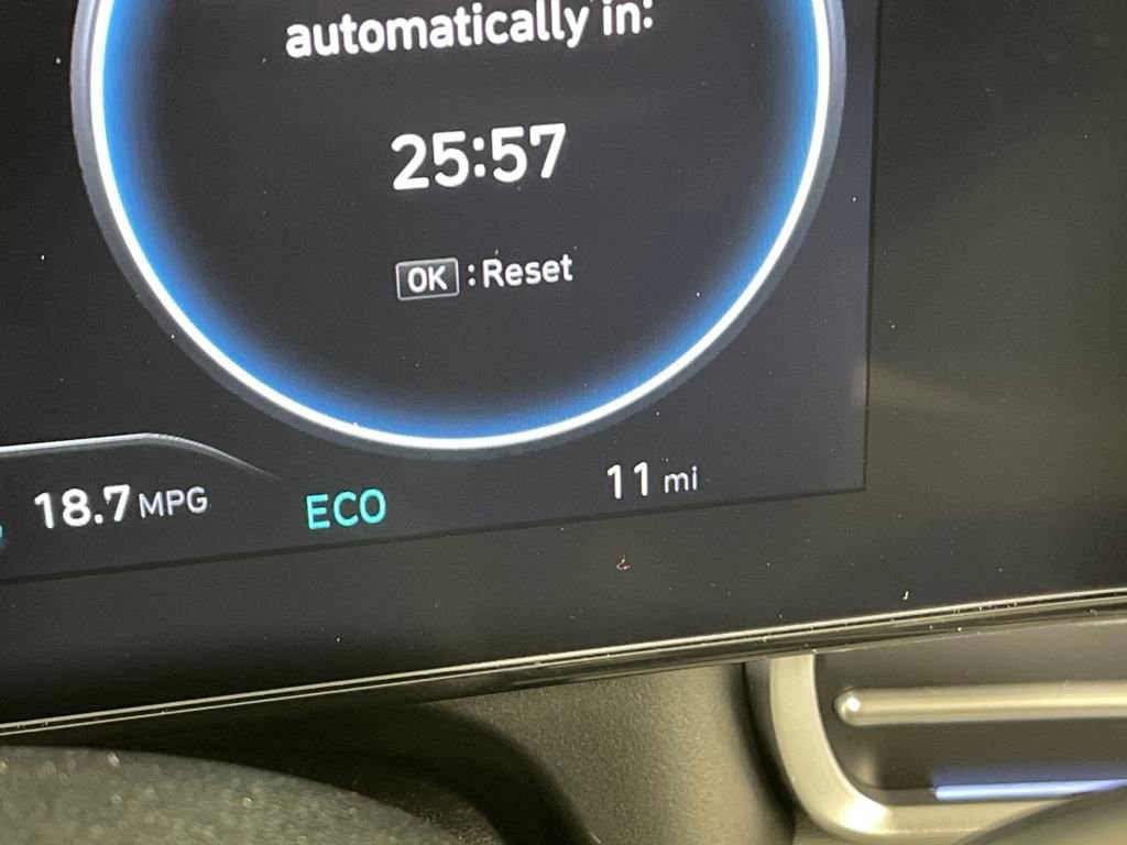 New 2025 Hyundai Elantra Limited image 21