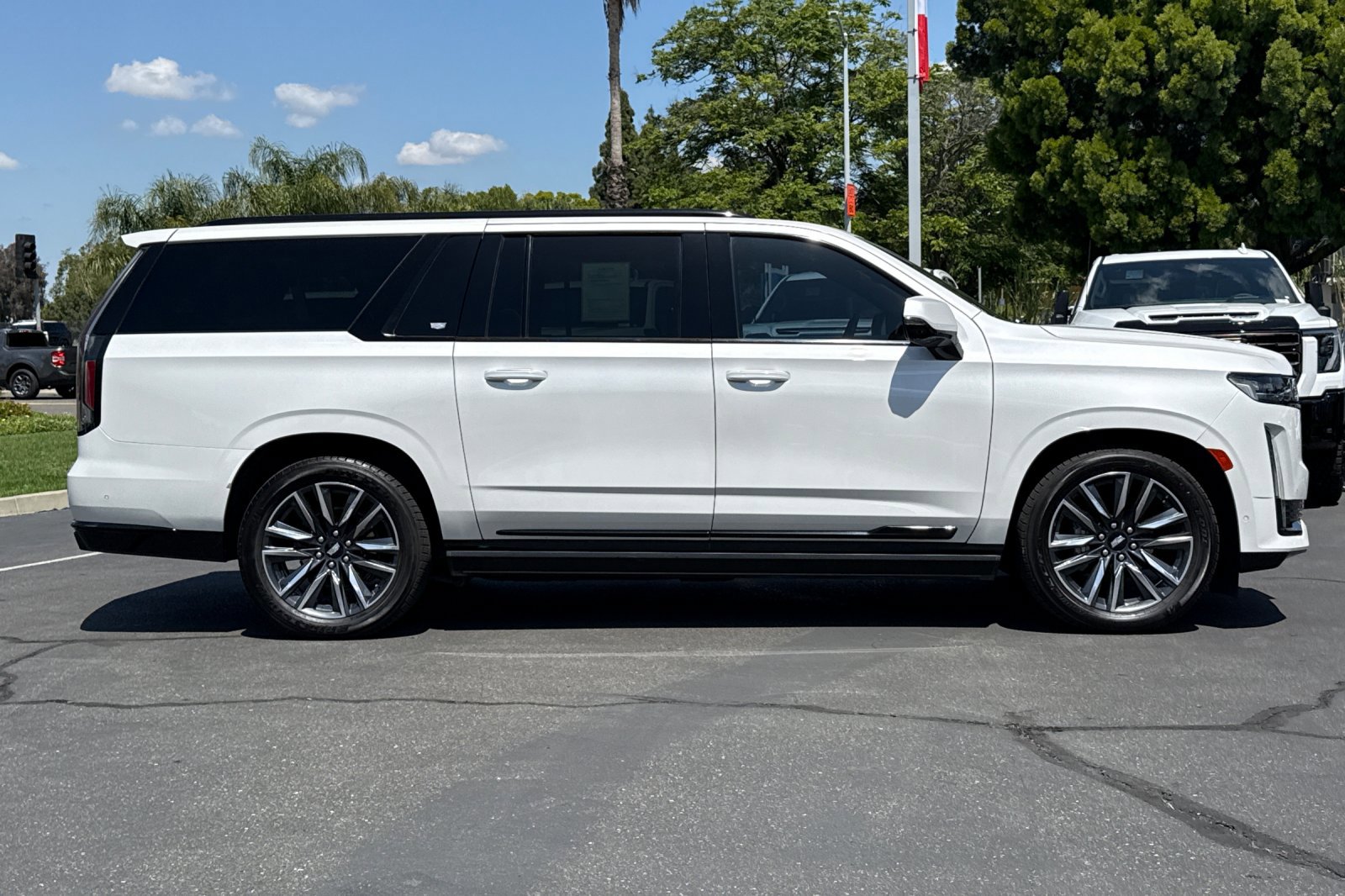 Used 2023 Cadillac Escalade ESV Sport w/ Touring Package AWD/4WD image 3