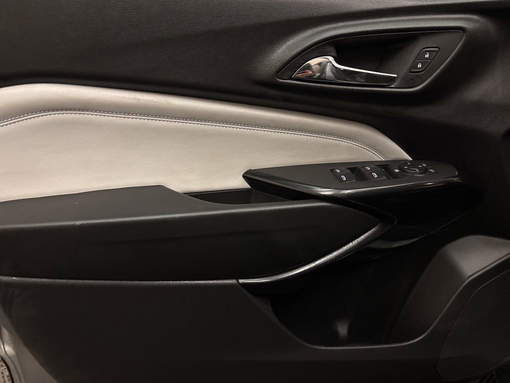 Used 2025 Chevrolet Trax LT w/ LT Convenience Package image 10