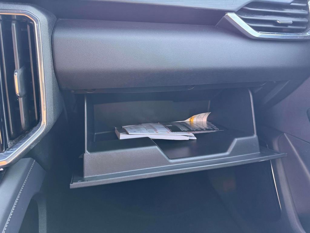 Used 2025 GMC Acadia Elevation image 25