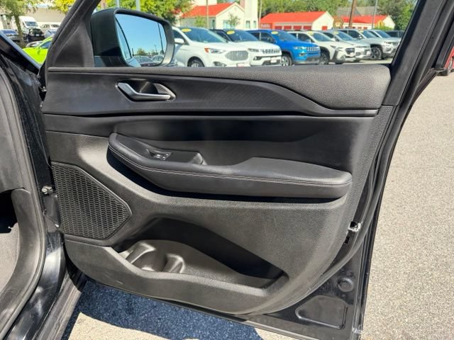 Used 2023 Jeep Grand Cherokee Laredo w/ Luxury Tech Group I AWD/4WD image 27