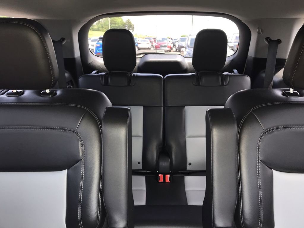 Used 2022 Ford Explorer XLT w/ Equipment Group 202A AWD/4WD image 24