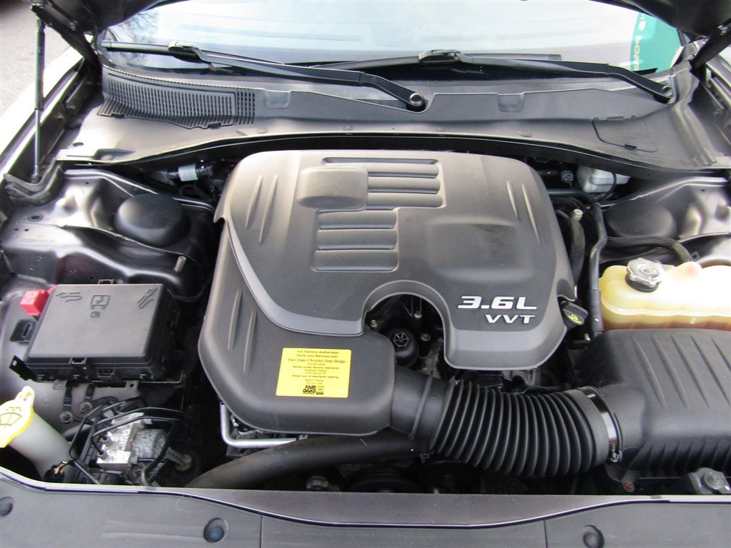 Used 2015 Dodge Charger SE w/ Sport Appearance Group image 17