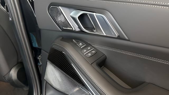 Used 2026 BMW X7 M60i image 39