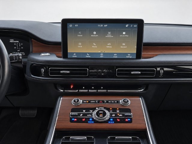 Used 2023 Lincoln Aviator Reserve w/ Equipment Group 201A AWD/4WD image 24