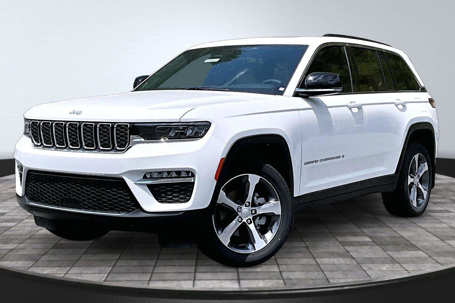 New 2025 Jeep Grand Cherokee Limited w/ MOPAR Finishing Package AWD/4WD image 2