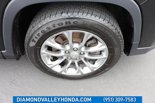 Used 2020 Jeep Cherokee Latitude Plus FWD image 25