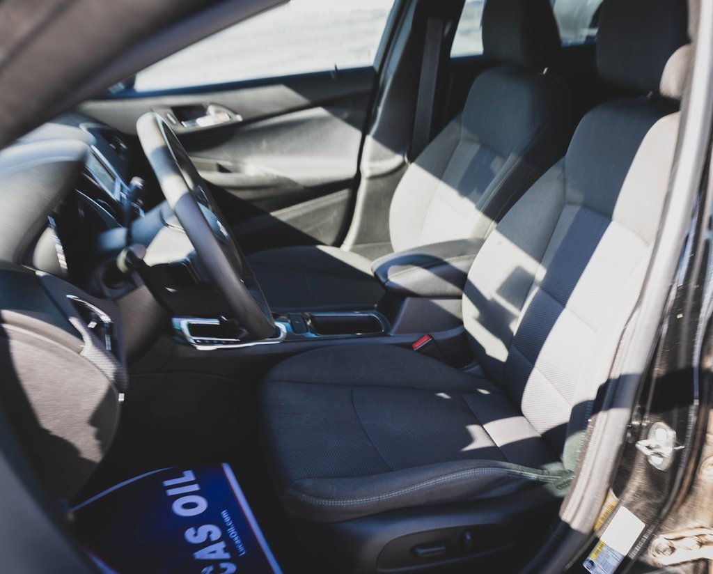 Used 2018 Chevrolet Cruze LT w/ Convenience Package image 21
