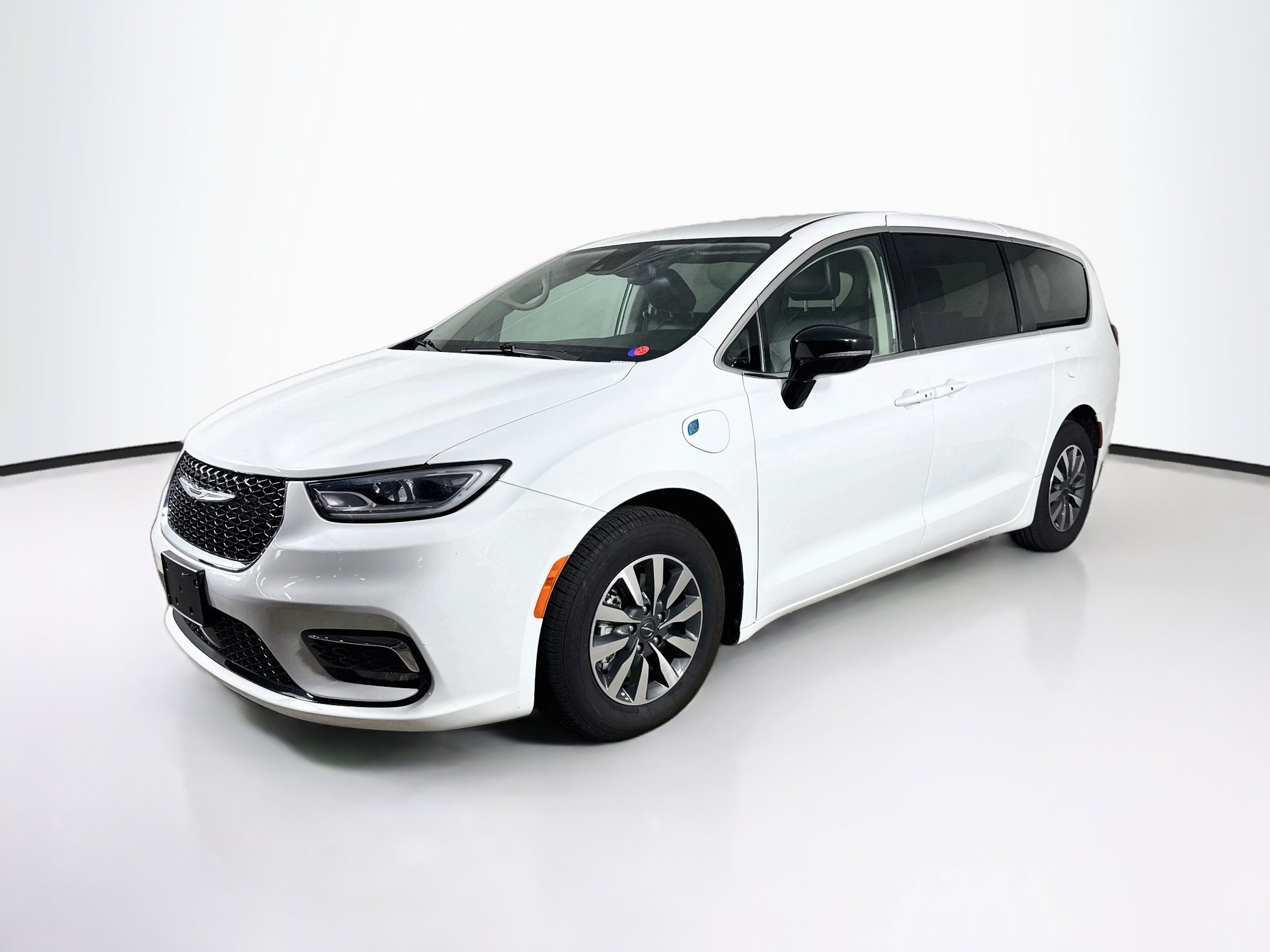 Used 2024 Chrysler Pacifica Limited FWD image 4