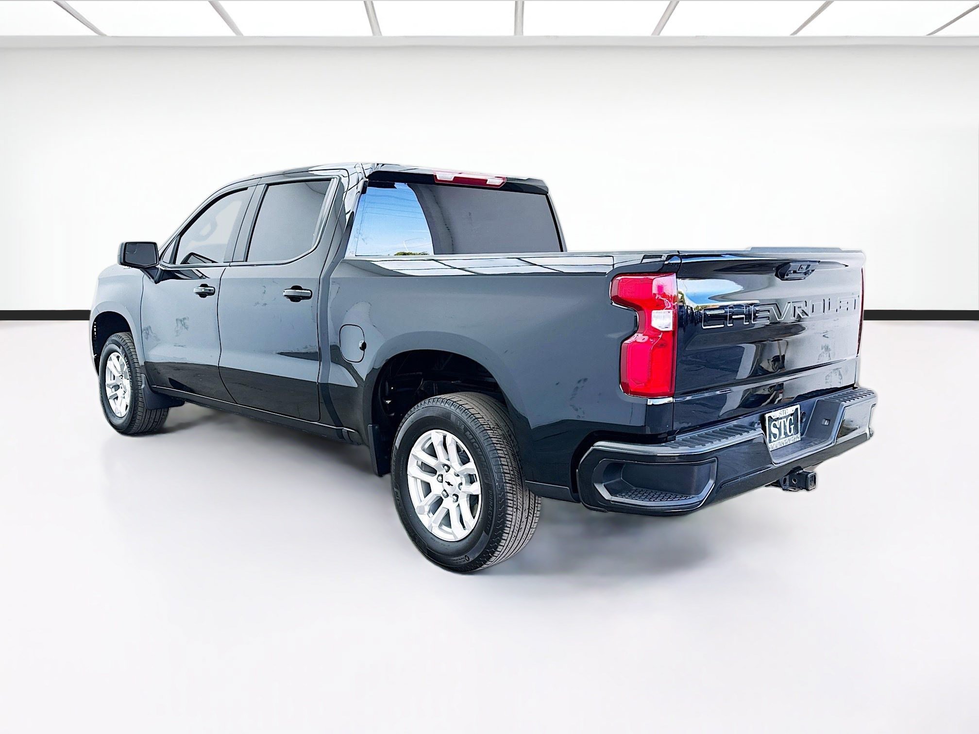 Used 2024 Chevrolet Silverado 1500 RST AWD/4WD image 6