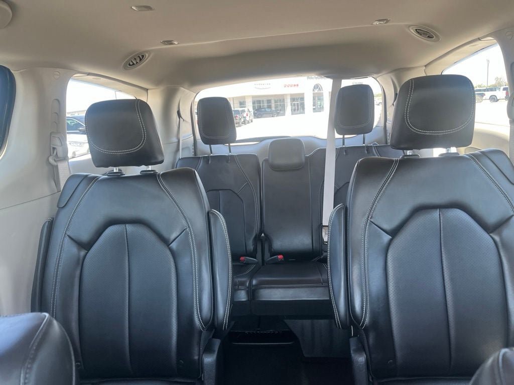 Used 2024 Chrysler Pacifica Touring-L FWD image 24