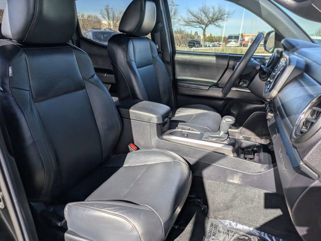 Used 2022 Toyota Tacoma Limited image 29