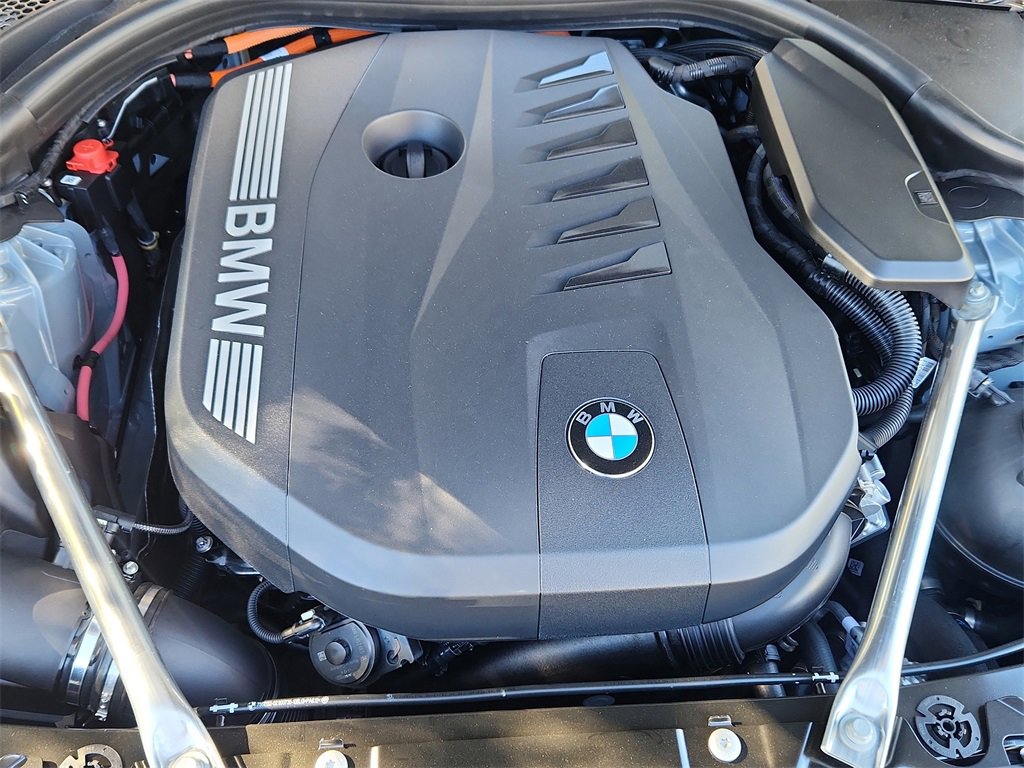 New 2026 BMW 550e xDrive w/ Premium Package image 34