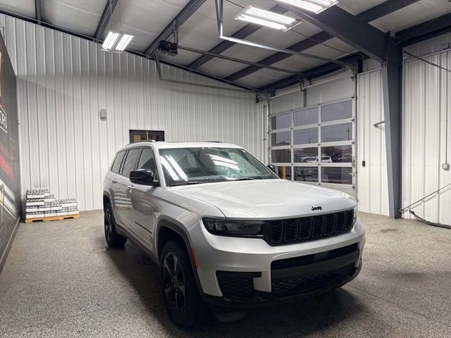 Used 2023 Jeep Grand Cherokee L Altitude AWD/4WD image 18