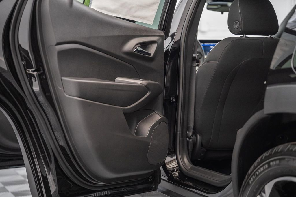 New 2026 Chevrolet Trax RS w/ Sunroof Package FWD image 35