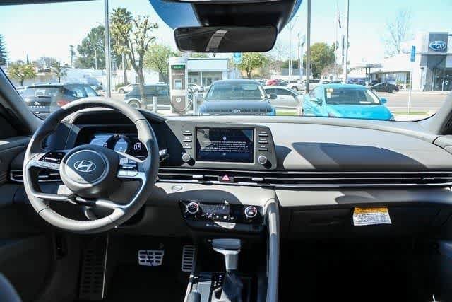 Certified 2025 Hyundai Elantra Sport FWD image 17