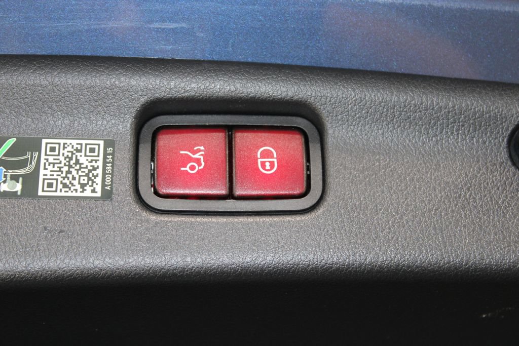 Used 2024 Mercedes-Benz C 300 Sedan image 11