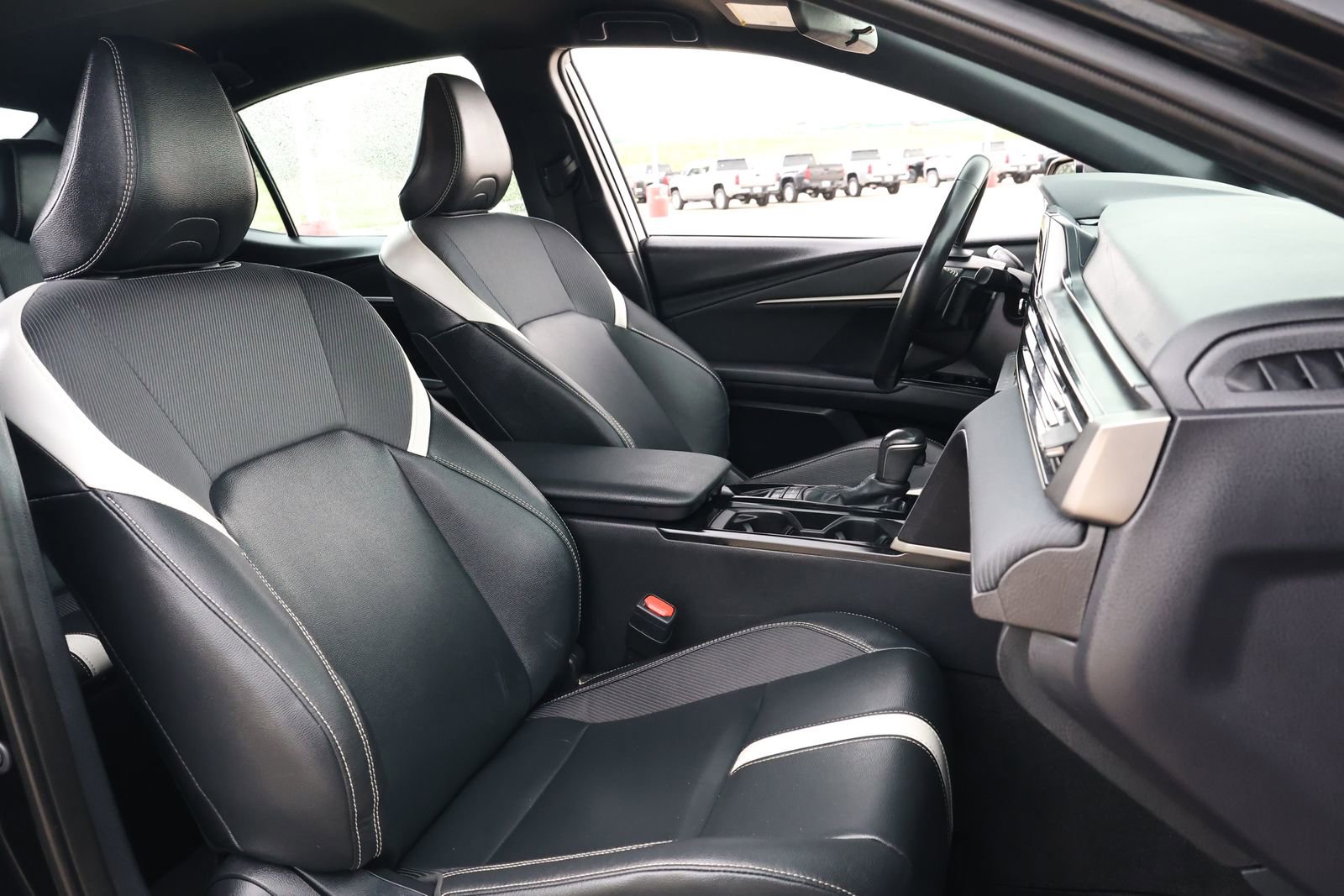 Used 2025 Toyota Camry SE FWD image 29