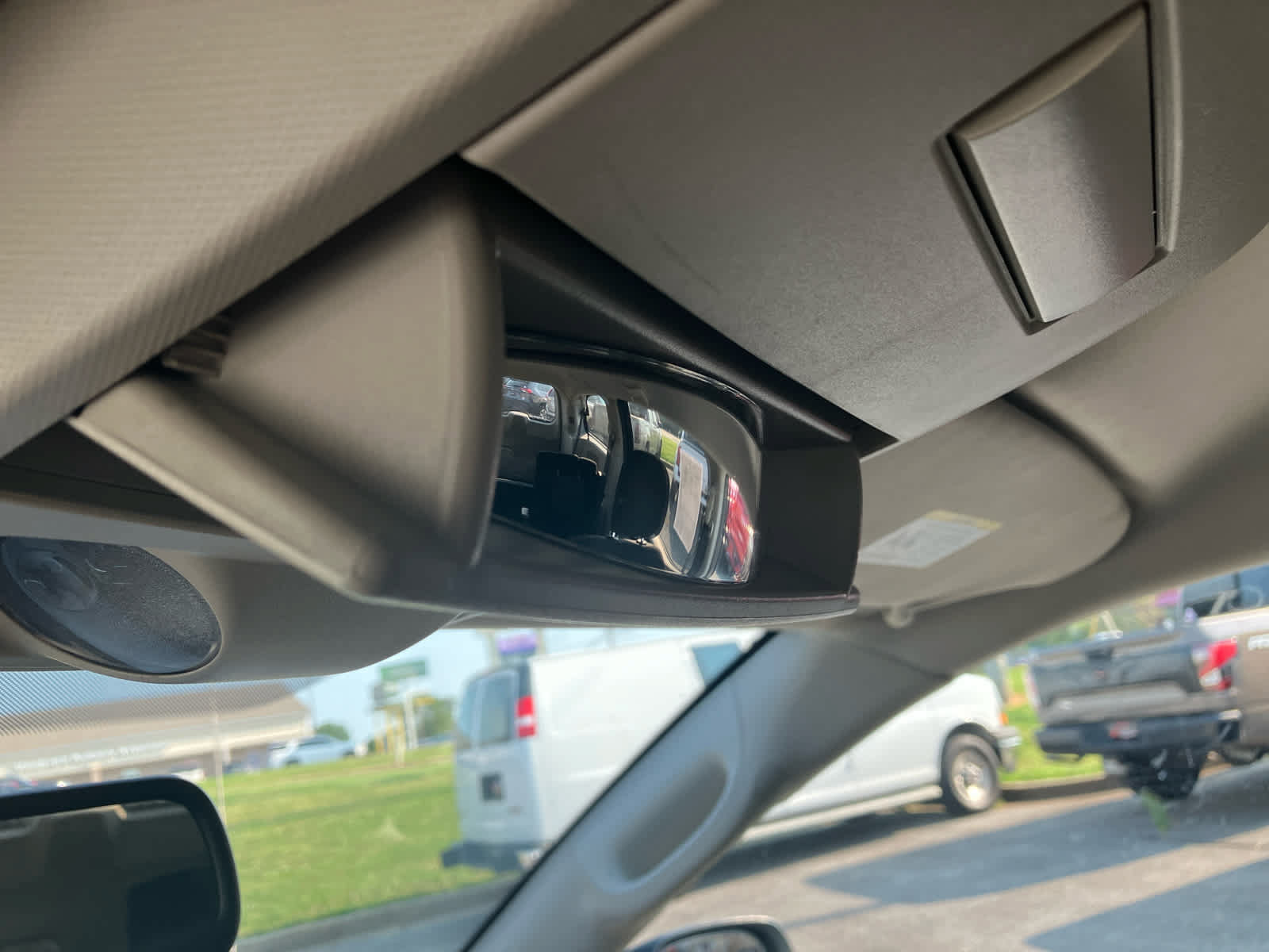 Used 2019 Dodge Grand Caravan SE FWD image 18
