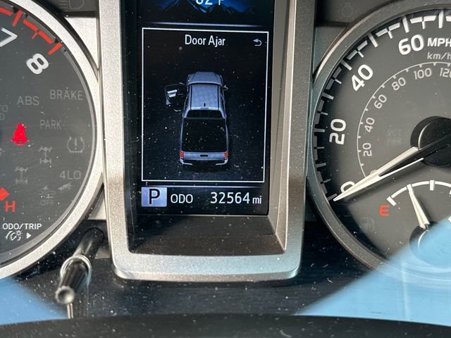 Used 2022 Toyota Tacoma SR5 w/ Technology Package image 18