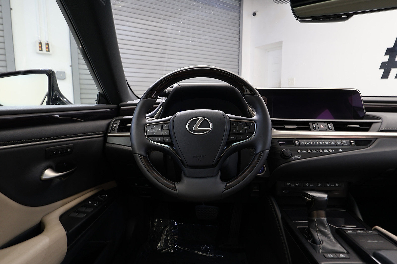 Used 2020 Lexus ES 300h w/ Accessory Package 2 FWD image 20