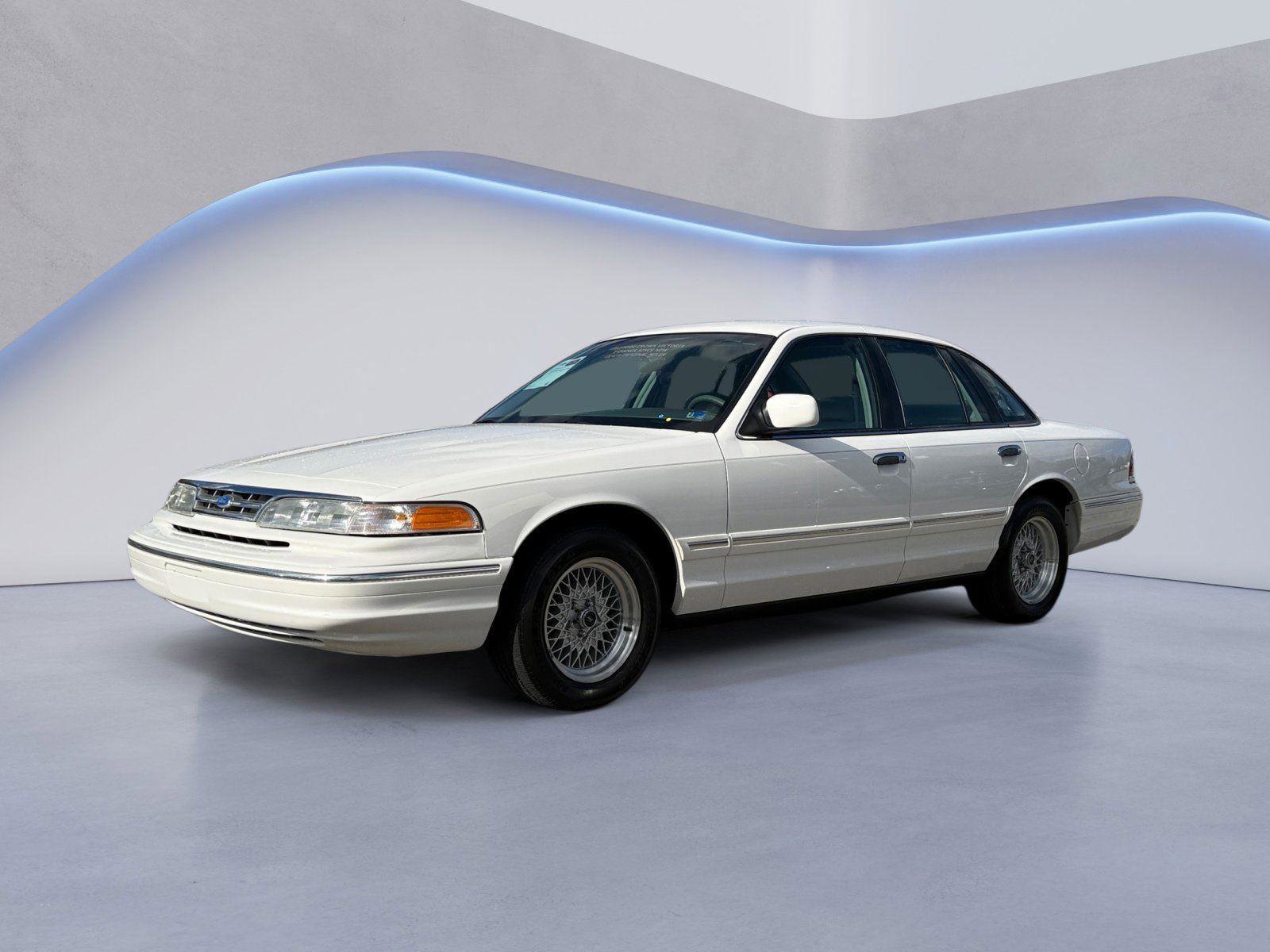 Used 1997 Ford Crown Victoria image 7
