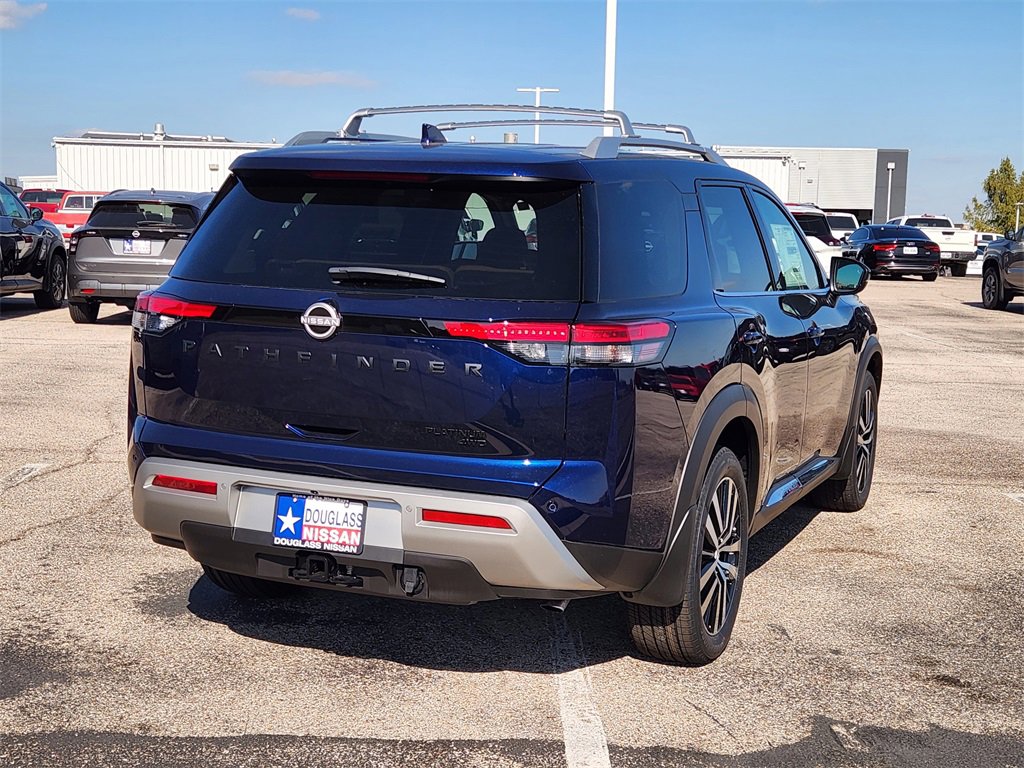 New 2025 Nissan Pathfinder Platinum image 3
