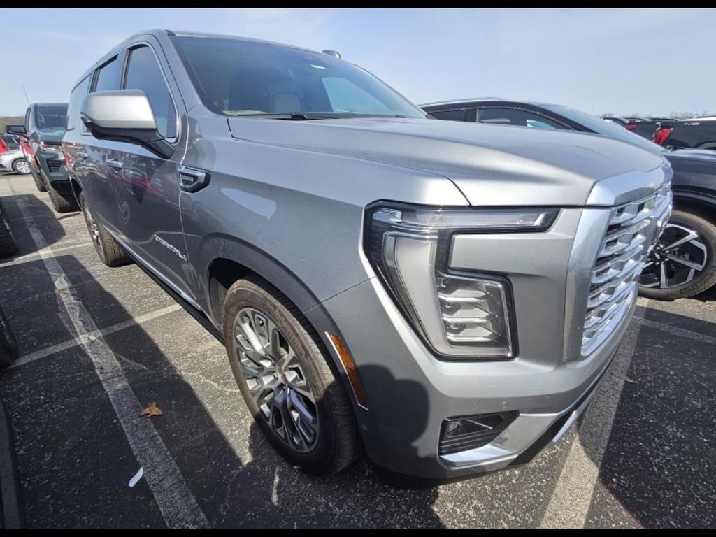 Used 2025 GMC Yukon XL Denali w/ Denali Reserve Package image 8