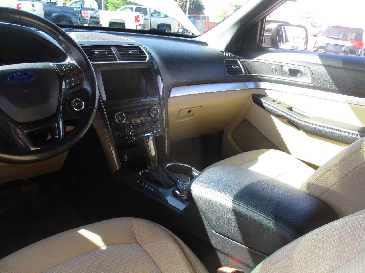 Used 2017 Ford Explorer XLT w/ Equipment Group 201A image 40